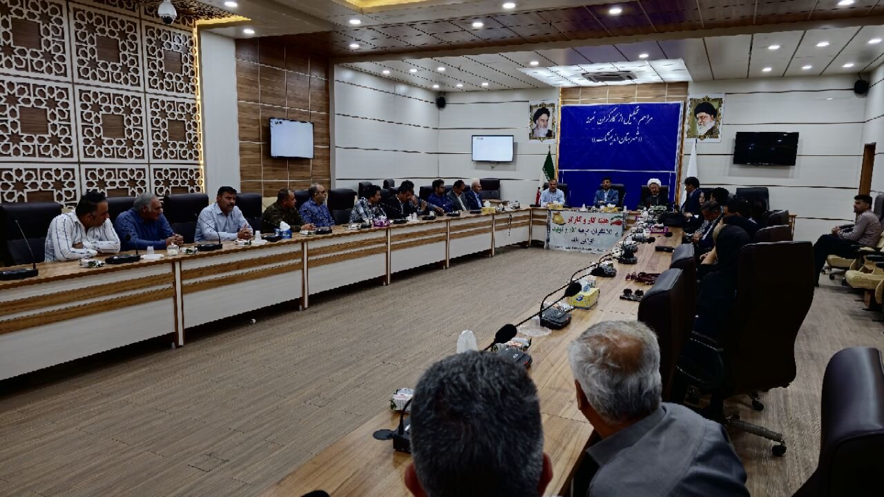 کارگران نمونه اندیمشک تجلیل شدند