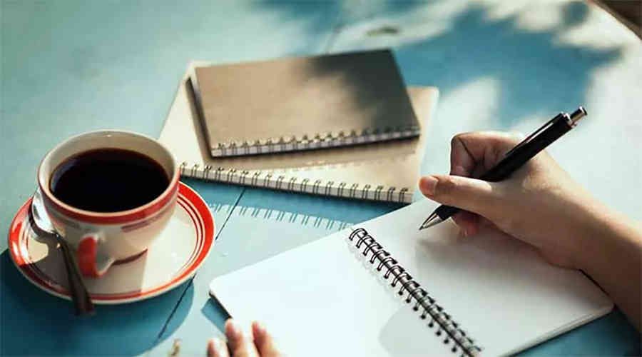 چگونه نوجوانان را به نوشتن داستان تشویق کنیم؟